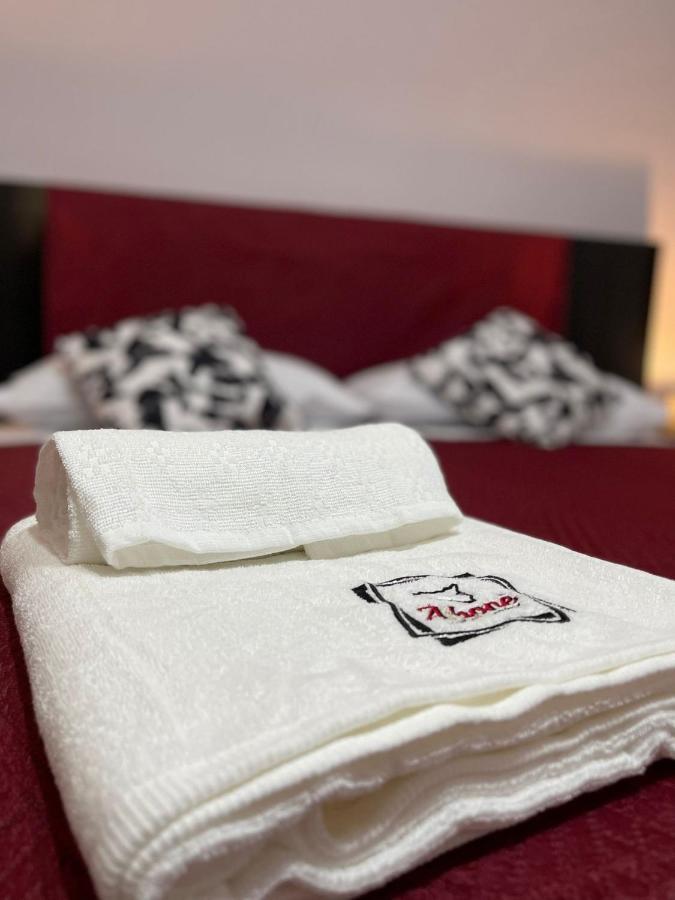 A Bone Guest House Катания Экстерьер фото